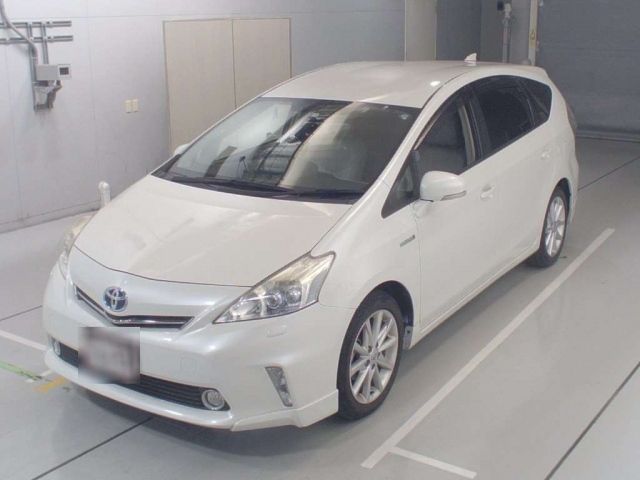 30146 Toyota Prius alpha ZVW41W 2013 г. (CAA Chubu)